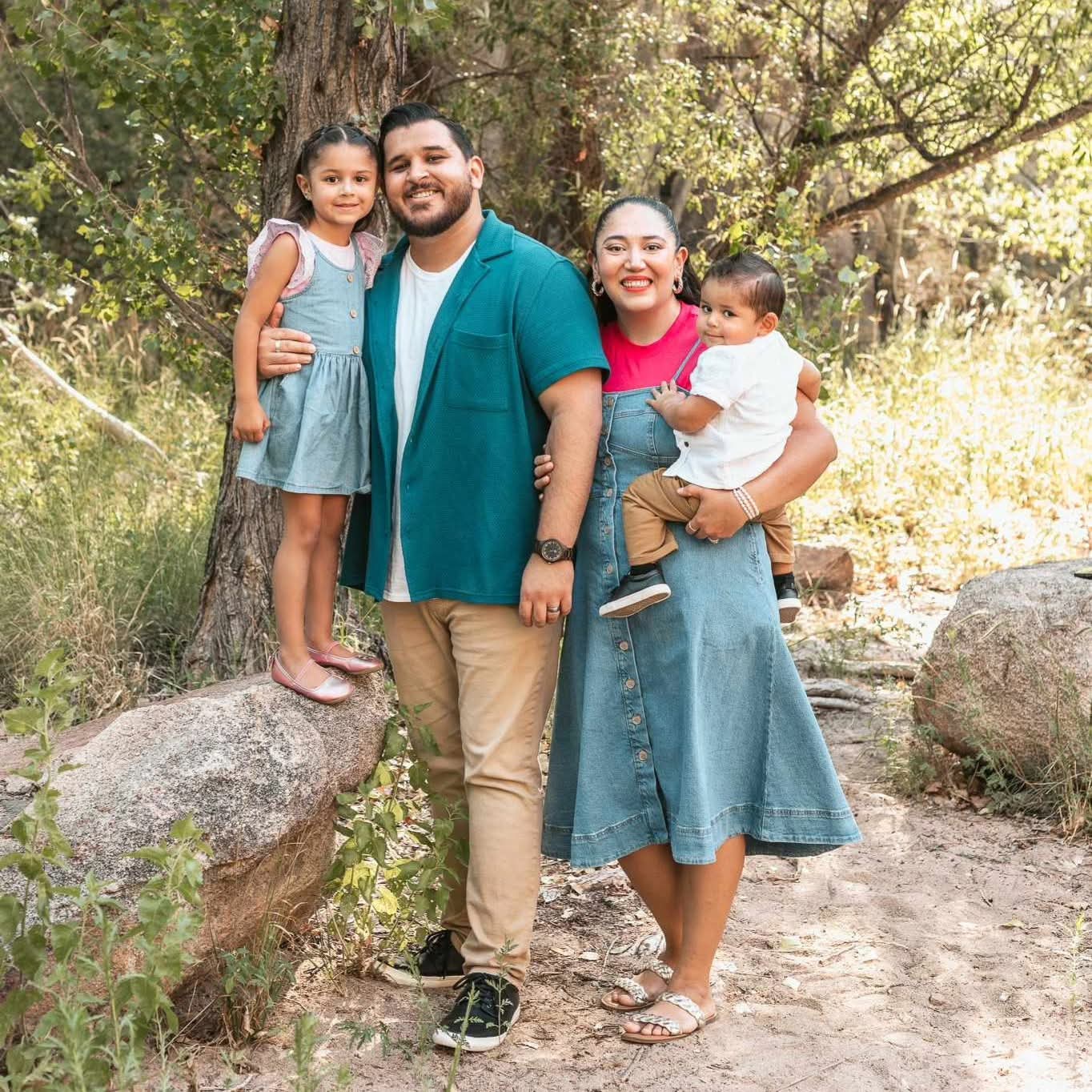 La Familia Howard outdoors together